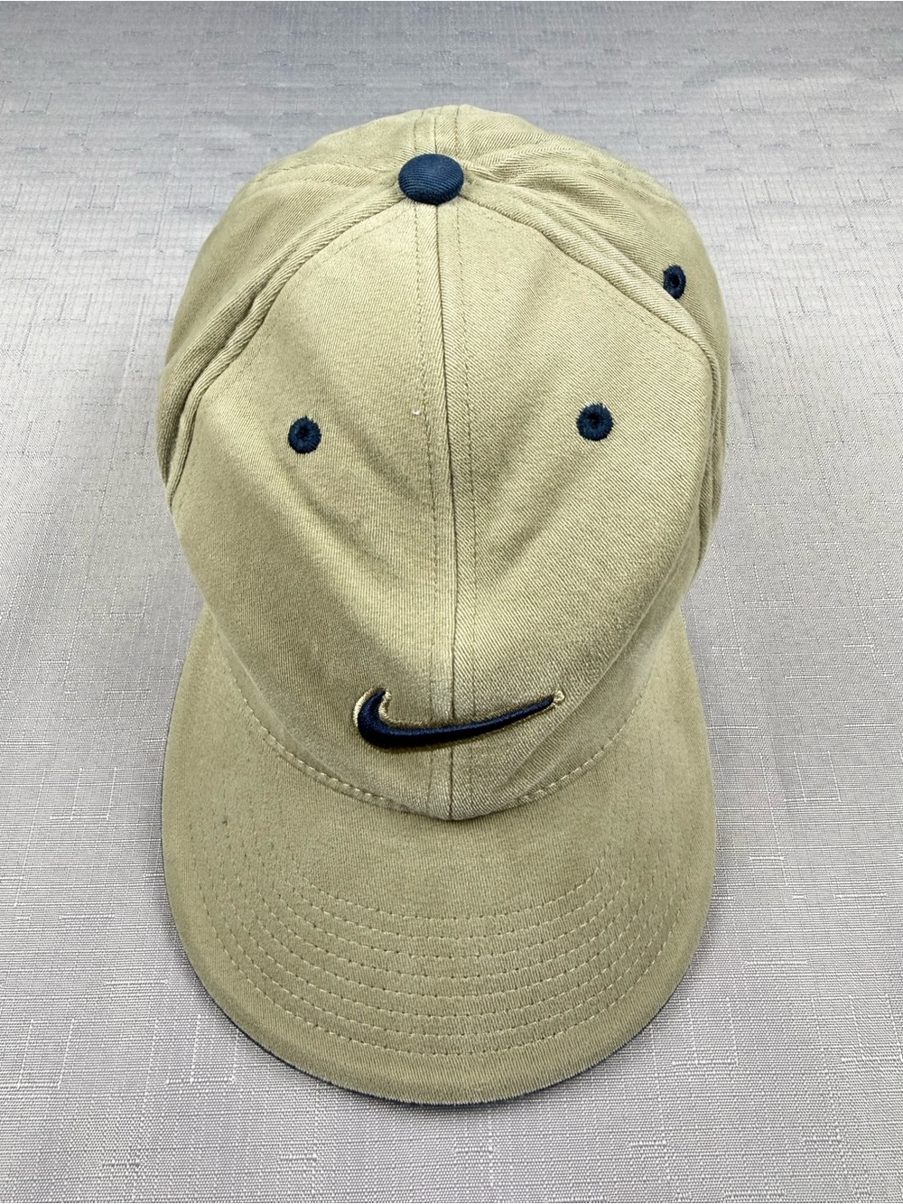 Nike Wink Eye Hat - Beige One Size Stretch Baseball Cap - Picture 1 of 6